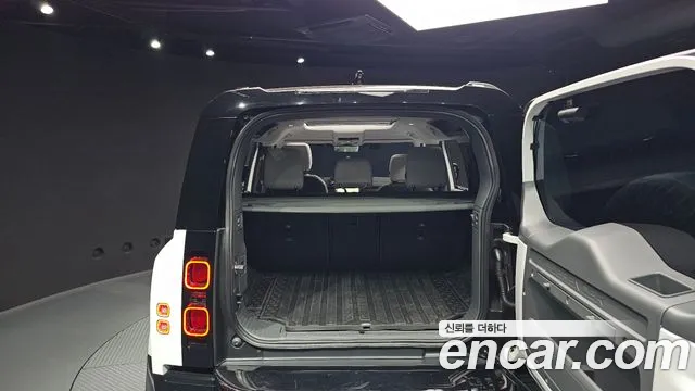 Land Rover Defender — Фото автомобиля 26