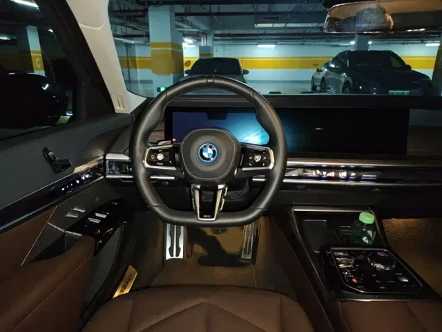 BMW i7 — Фото автомобиля 2