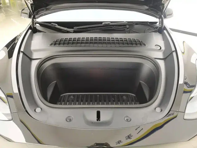 Tesla Model Y — Фото автомобиля 10
