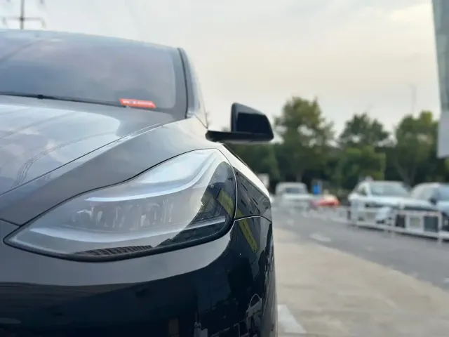 Tesla Model Y — Фото автомобиля 13
