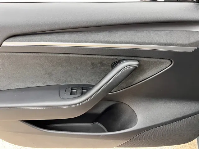 Tesla Model 3 — Фото автомобиля 13
