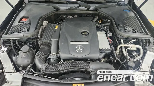Mercedes-Benz E-Class — Фото автомобиля 6