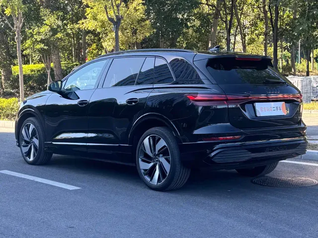 Audi Q5 e-tron — Фото автомобиля 4