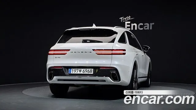 Genesis GV70 — Фото автомобиля 4
