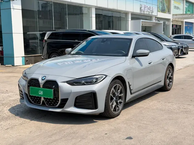 Фотография автомобиля — BMW i4