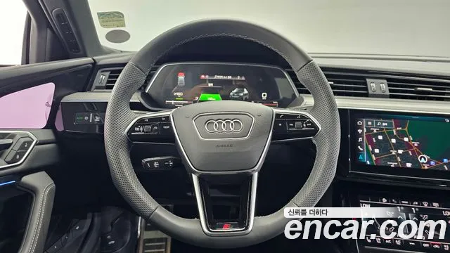 Audi SQ8 e-tron — Фото автомобиля 12