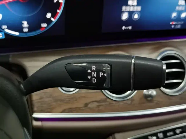 Mercedes-Benz E-Class — Фото автомобиля 13