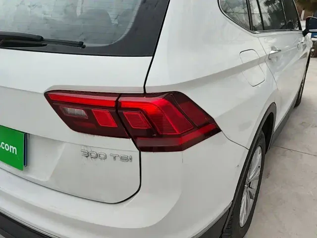 Volkswagen Tiguan L — Фото автомобиля 7