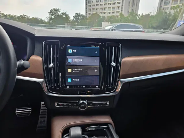 Volvo S90 — Фото автомобиля 13