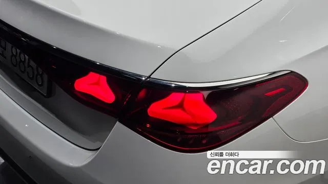 Mercedes-Benz E-Class — Фото автомобиля 20