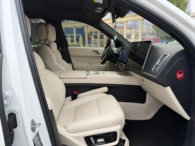 Li Auto L7 — Фото автомобиля 10