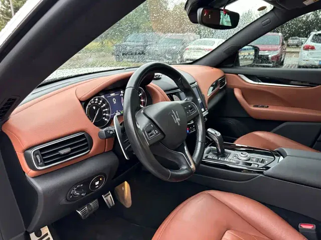 Maserati Levante — Фото автомобиля 10