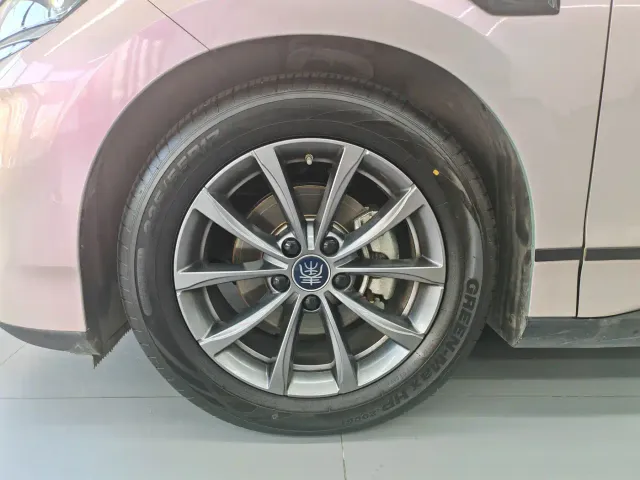 BYD Qin L — Фото автомобиля 10