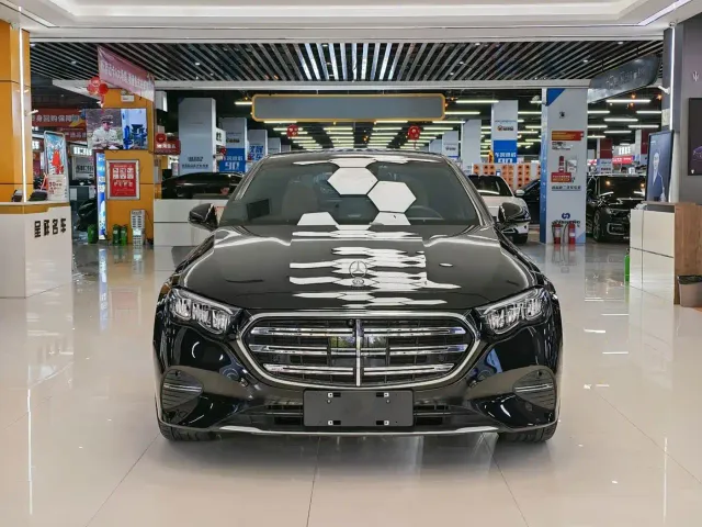 Mercedes-Benz E-Class — Фото автомобиля 2