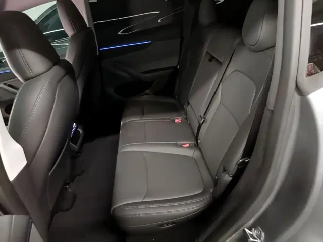 Tesla Model Y — Фото автомобиля 16