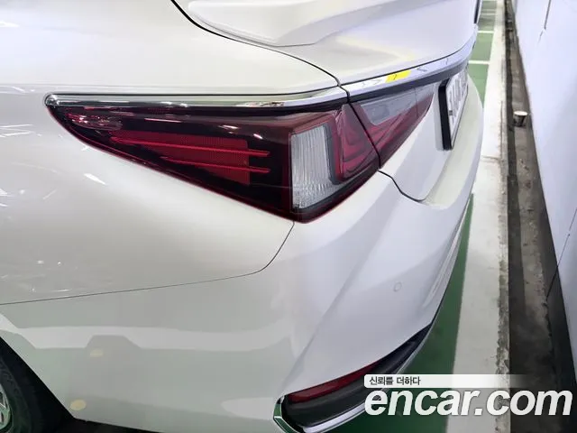 Lexus ES 7th Gen — Фото автомобиля 16