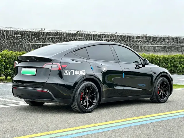 Tesla Model Y — Фото автомобиля 7