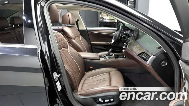 BMW 5-Series — Фото автомобиля 10
