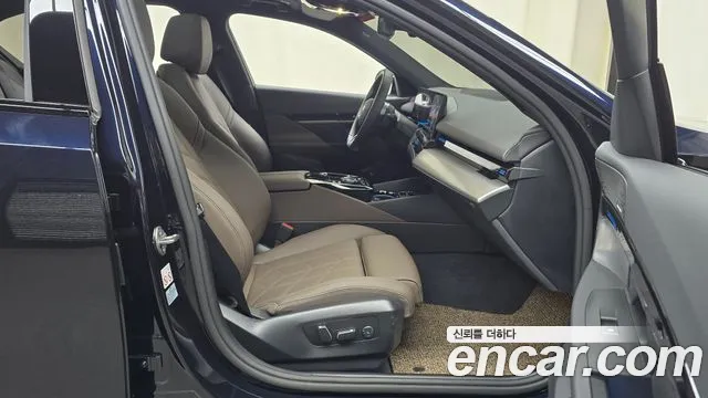 BMW 5 Series G60 — Фото автомобиля 16