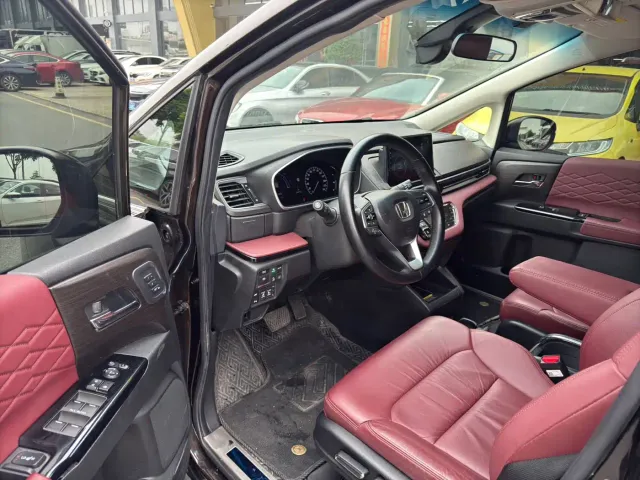 Honda Elysion — Фото автомобиля 6
