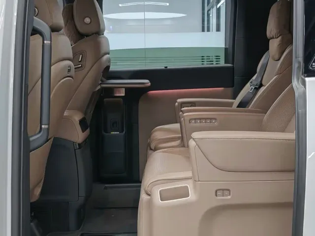 Li Auto MEGA — Фото автомобиля 14