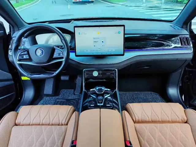 BYD Tang — Фото автомобиля 8