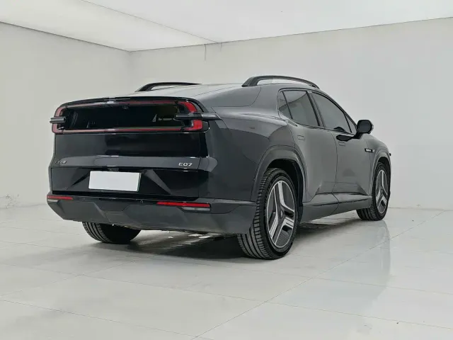 Changan Qiyuan E07 — Фото автомобиля 6