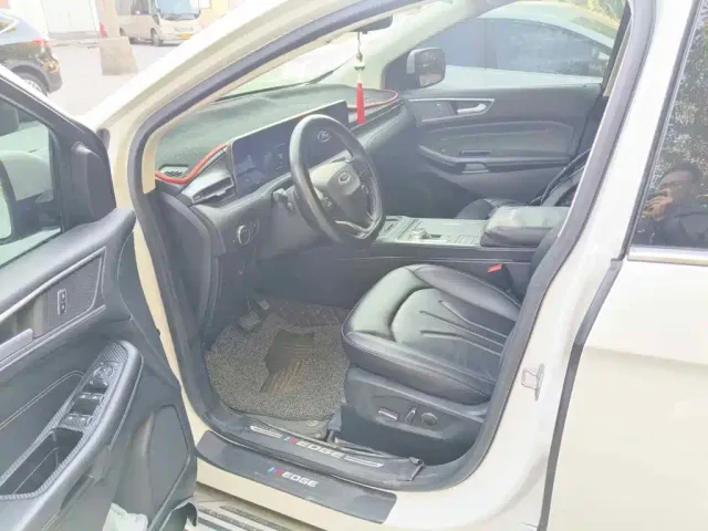 Ford Edge — Фото автомобиля 8