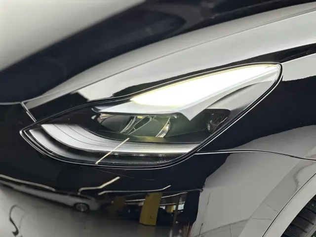 Tesla Model Y — Фото автомобиля 17
