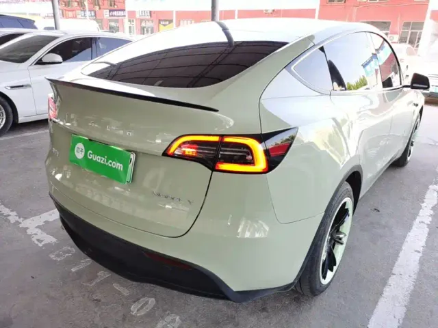 Tesla Model Y — Фото автомобиля 6