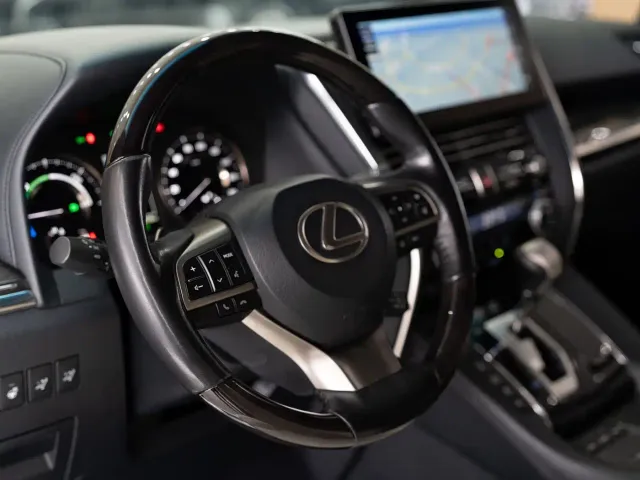 Lexus LM — Фото автомобиля 3
