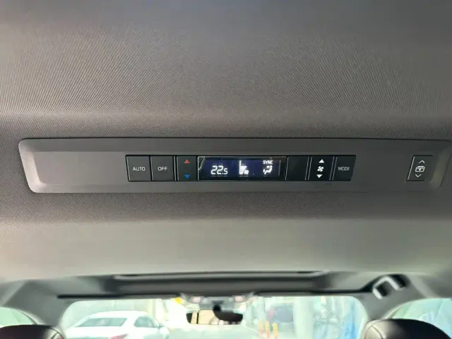 Toyota Granvia — Фото автомобиля 16