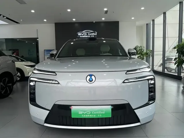 Denza Denza N8L 2025 Standard — Фото автомобиля 2