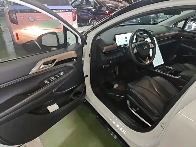 Xpeng P5 — Фото автомобиля 11