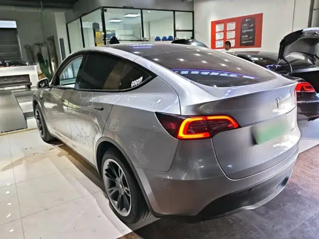 Tesla Model Y — Фото автомобиля 4