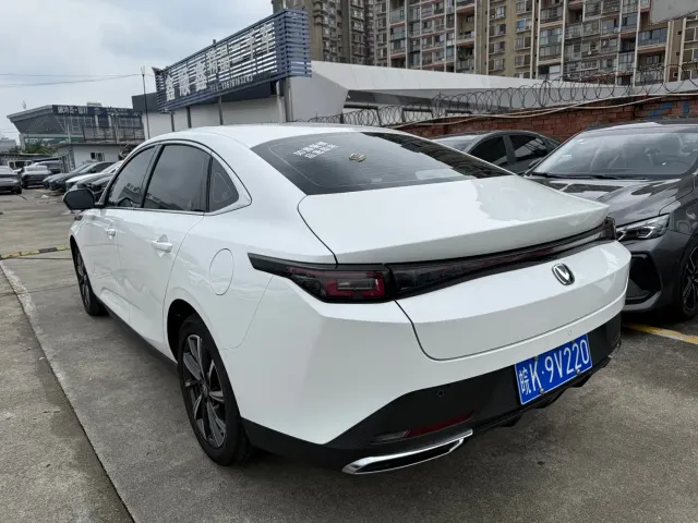 Changan Eado — Фото автомобиля 13