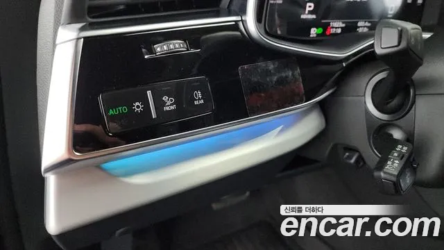 Audi Q8 55 TFSI quattro Premium — Фото автомобиля 20