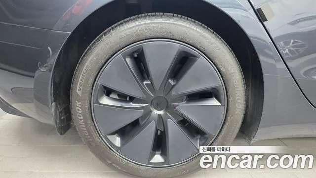 Tesla Model 3 — Фото автомобиля 5