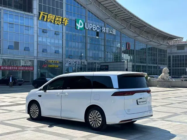 BYD Xia — Фото автомобиля 4