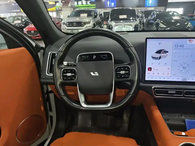 Li Auto L7 — Фото автомобиля 10