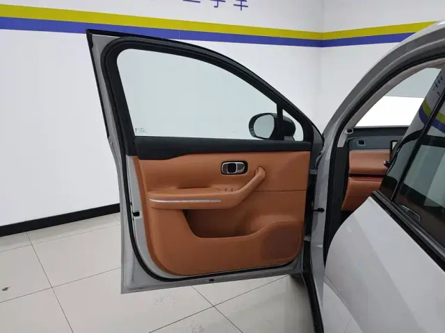 Leapmotor C10 — Фото автомобиля 7