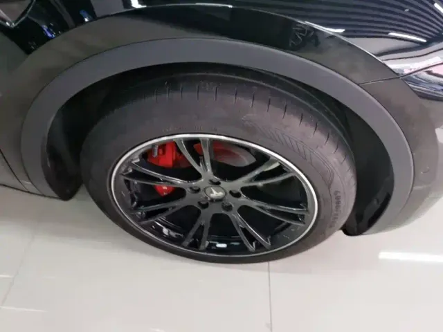 Tesla Model Y — Фото автомобиля 22
