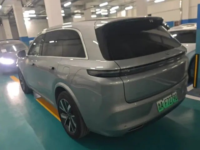 Li Auto L8 — Фото автомобиля 7