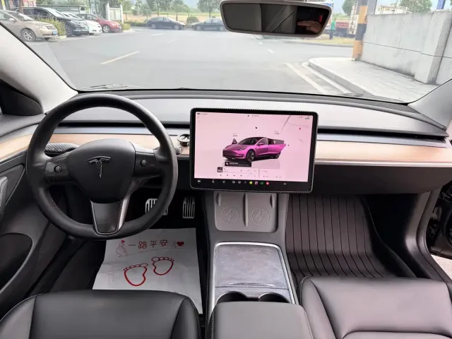Tesla Model 3 — Фото автомобиля 8