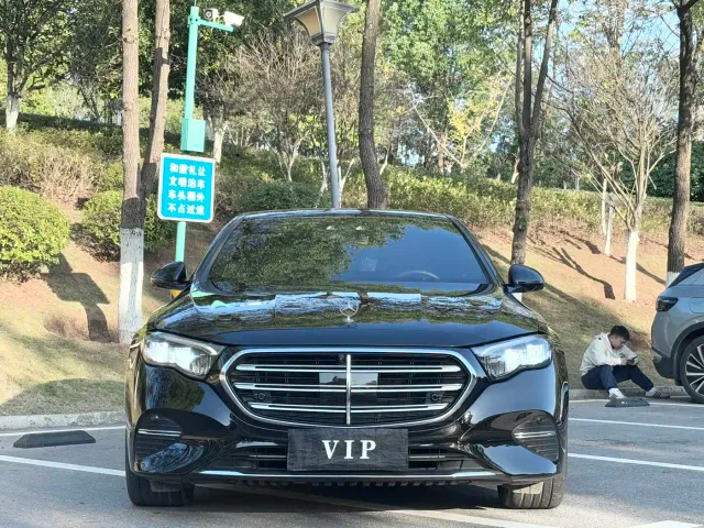 Mercedes-Benz E-Class — Фото автомобиля 3