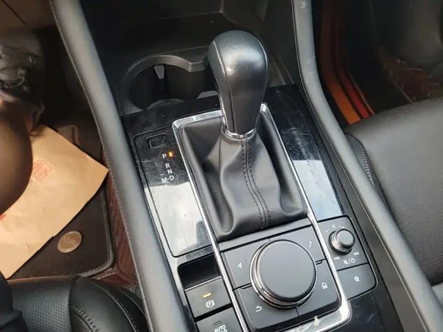 Mazda Axela — Фото автомобиля 13
