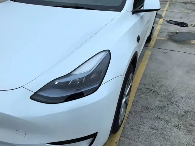 Tesla Model Y — Фото автомобиля 14