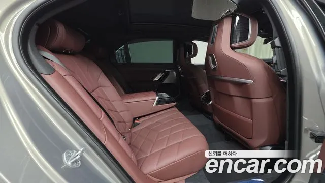 BMW 7 Series G70 — Фото автомобиля 12