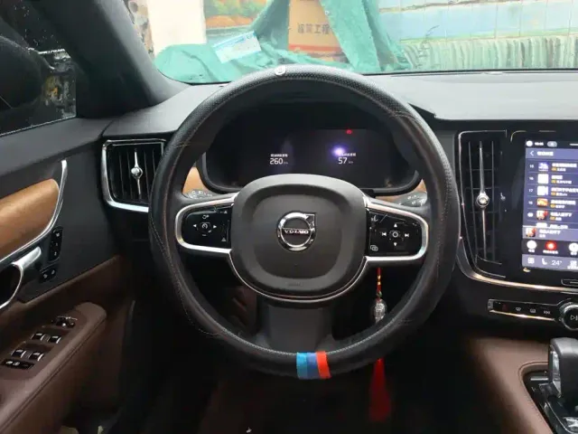 Volvo S90 — Фото автомобиля 15