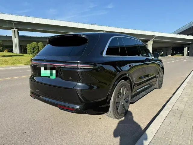 Li Auto L8 — Фото автомобиля 8